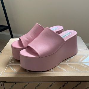 Pink Steve Madden Platform sandals size 6.5 women’s